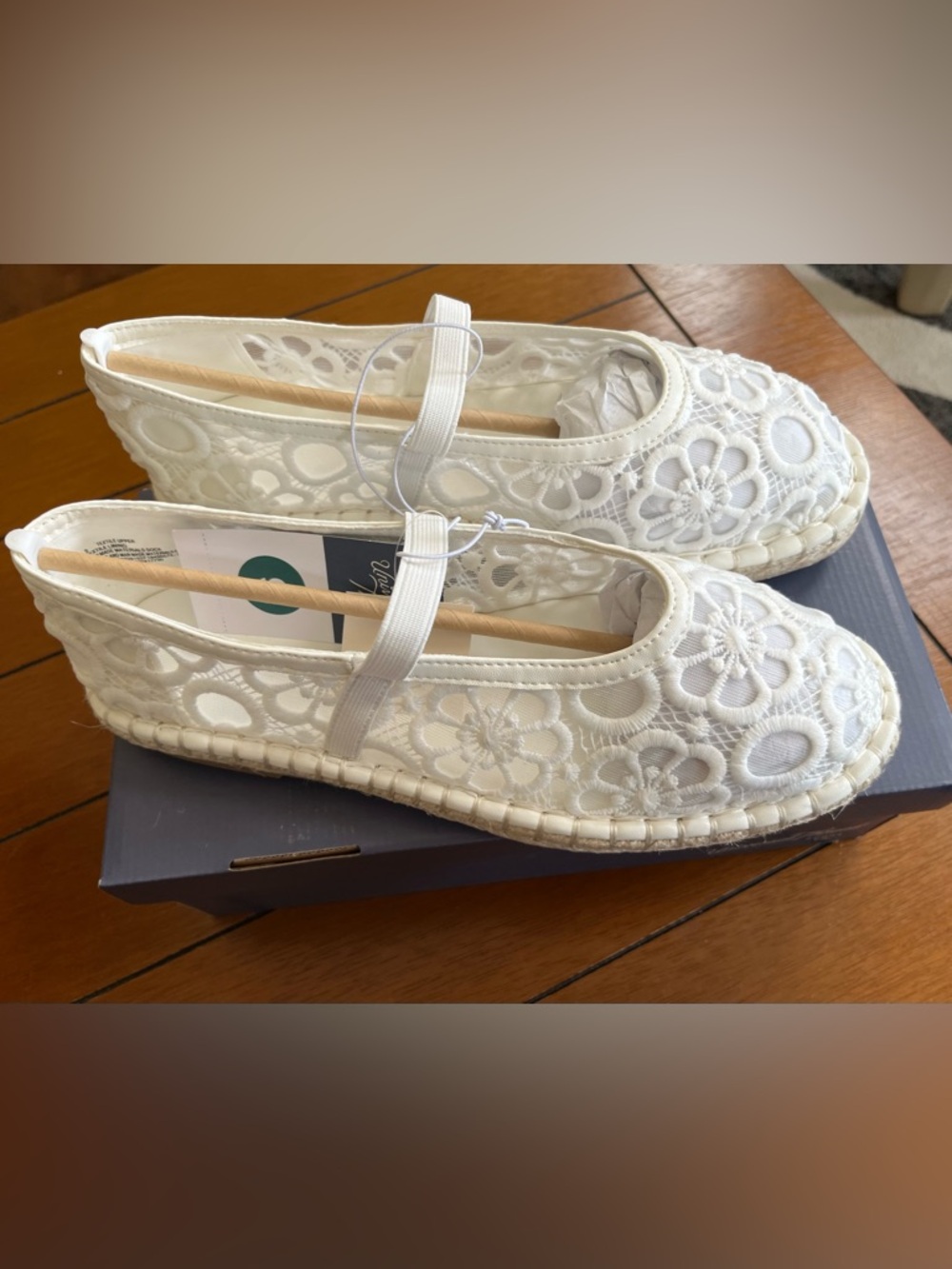 Universal Thread Celia Floral White Mary Jane Flats NIB Size 9
